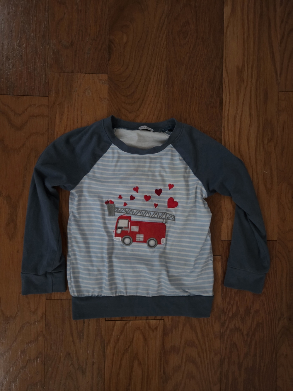 Kids Long-Sleeve Raglan Fire Truck Top in Blue Size 6